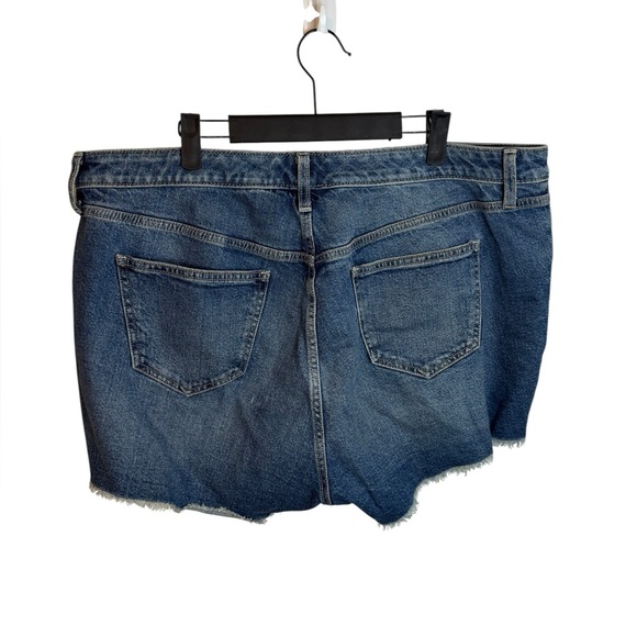 Torrid Mid-Rise Distressed Denim Medium Wash Shortie Shorts - Picture 3 of 7